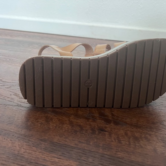 Universal Threads Sandals - Picture 2 of 2